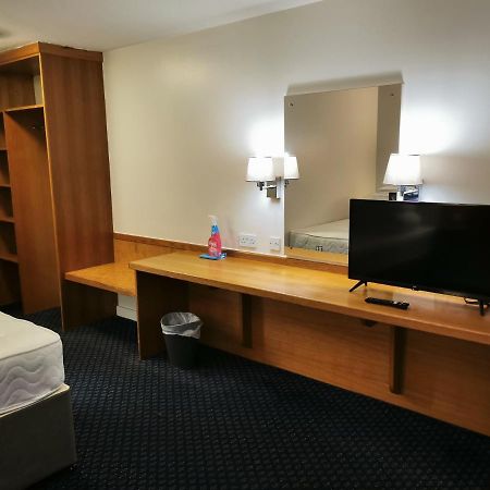 Thurrock Hotel M25 Services Aveley Exteriör bild