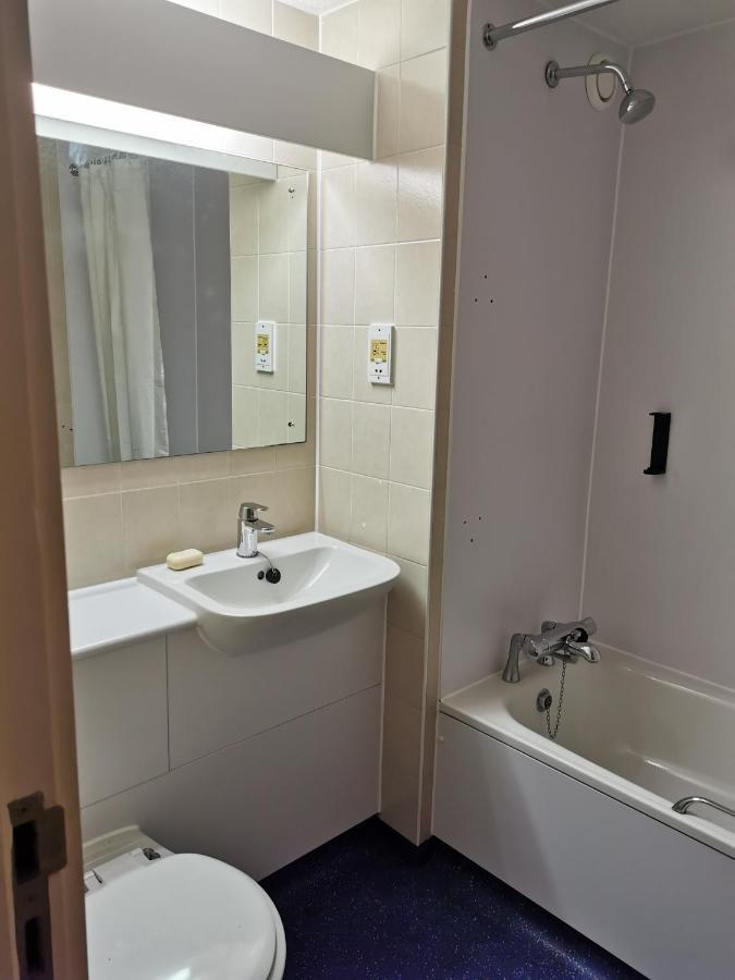 Thurrock Hotel M25 Services Aveley Exteriör bild